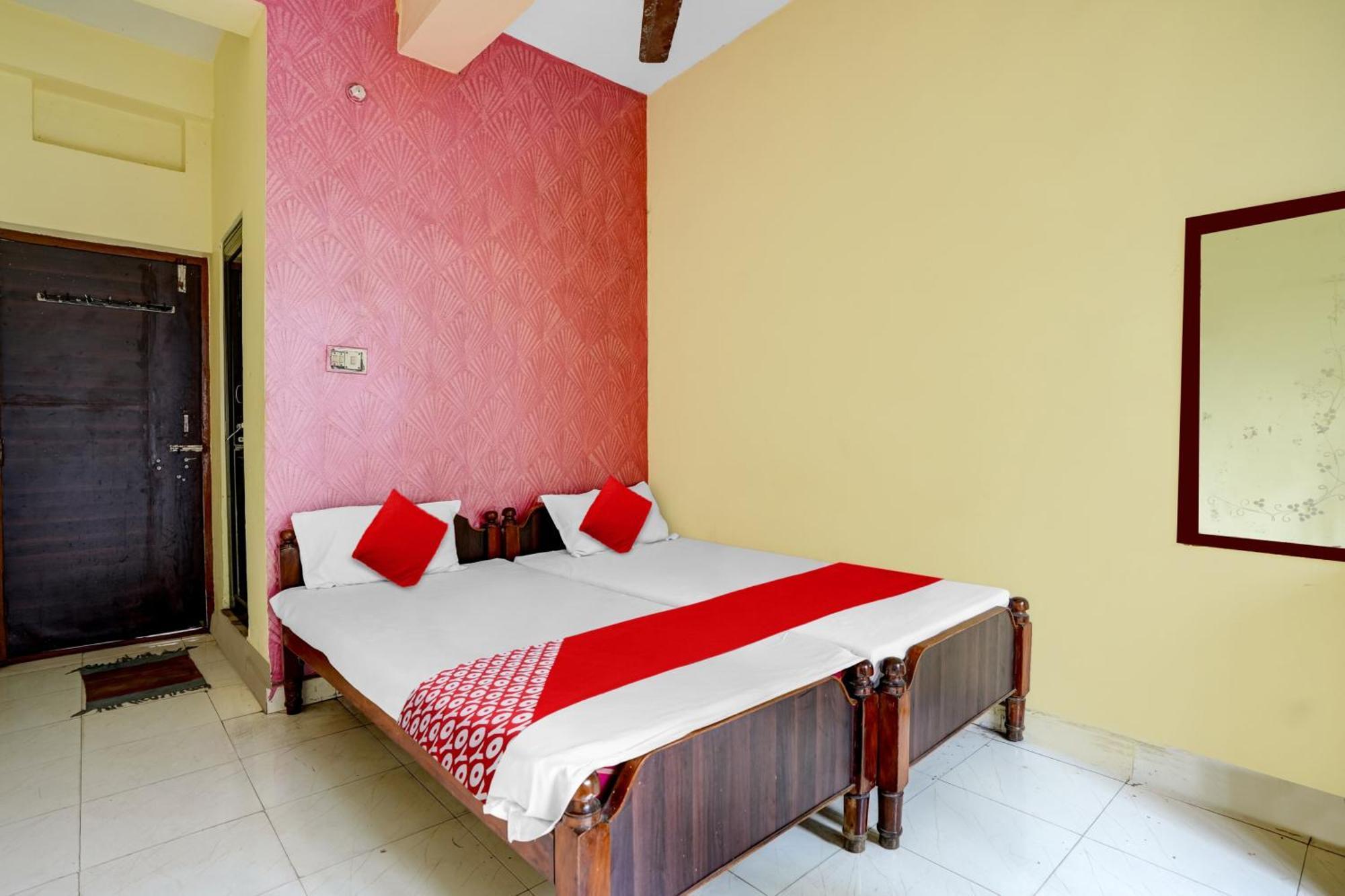 Oyo Royal Visakha Beach Guest House Visakhapatnam Exterior photo